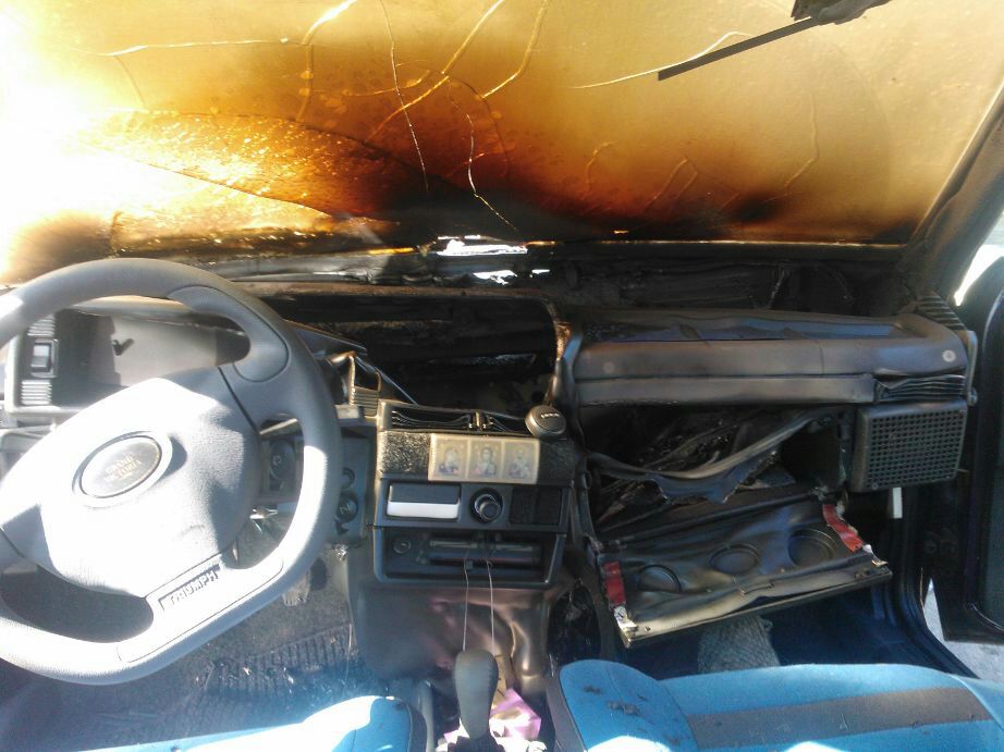 Поджоги машин, битье окон, порча рекламных баннеров! В Нижнем Тагиле зафиксированы массовые случаи вандализма в отношении служб заказа такси - Фото 2