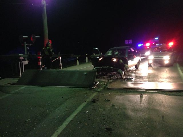 Подростки, уходя от ГИБДД на угнанном автомобиле, попали в ДТП - Фото 3