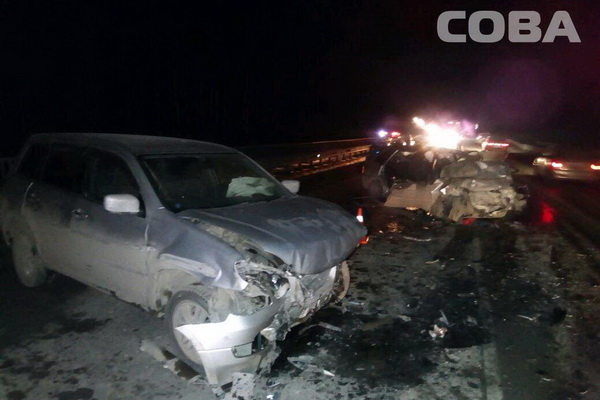 На ЕКАДе нарушитель на Mitsubishi превратил встречный ВАЗ в груду металлолома. ФОТО - Фото 2