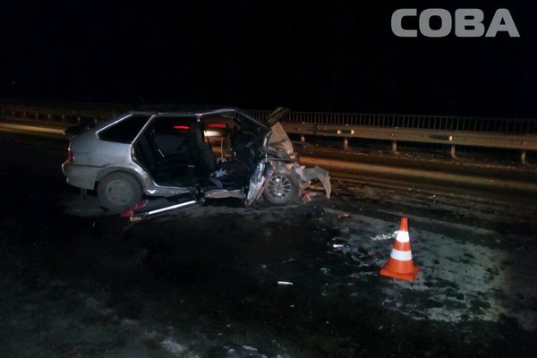 На ЕКАДе нарушитель на Mitsubishi превратил встречный ВАЗ в груду металлолома. ФОТО - Фото 3