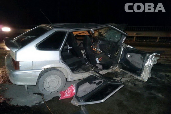 На ЕКАДе нарушитель на Mitsubishi превратил встречный ВАЗ в груду металлолома. ФОТО - Фото 4