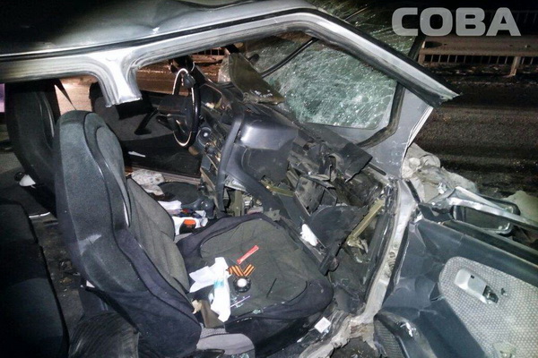 На ЕКАДе нарушитель на Mitsubishi превратил встречный ВАЗ в груду металлолома. ФОТО - Фото 5