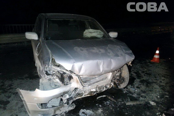 На ЕКАДе нарушитель на Mitsubishi превратил встречный ВАЗ в груду металлолома. ФОТО - Фото 6