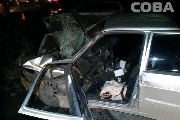 На ЕКАДе нарушитель на Mitsubishi превратил встречный ВАЗ в груду металлолома. ФОТО - Фото 7