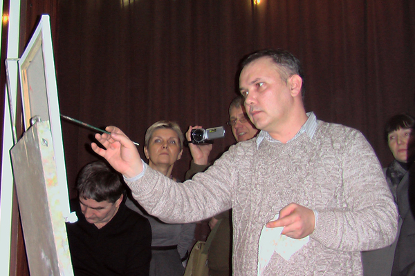 Уральский художник провел мастер-класс в кафе. Посетителей он учил писать натюрморт - Фото 2