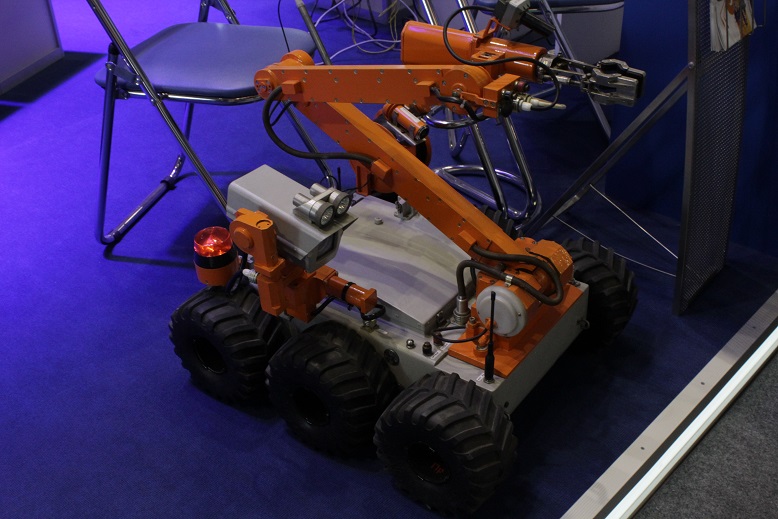 Бои роботов, слет беспилотников и уральские красавицы. Чем радует RAE-2015 своих гостей. ФОТО - Фото 6