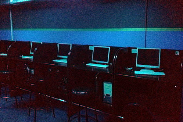 Сотрудники полиции и прокуратуры ликвидировали нелегальный игровой зал на улице Викулова - Фото 3