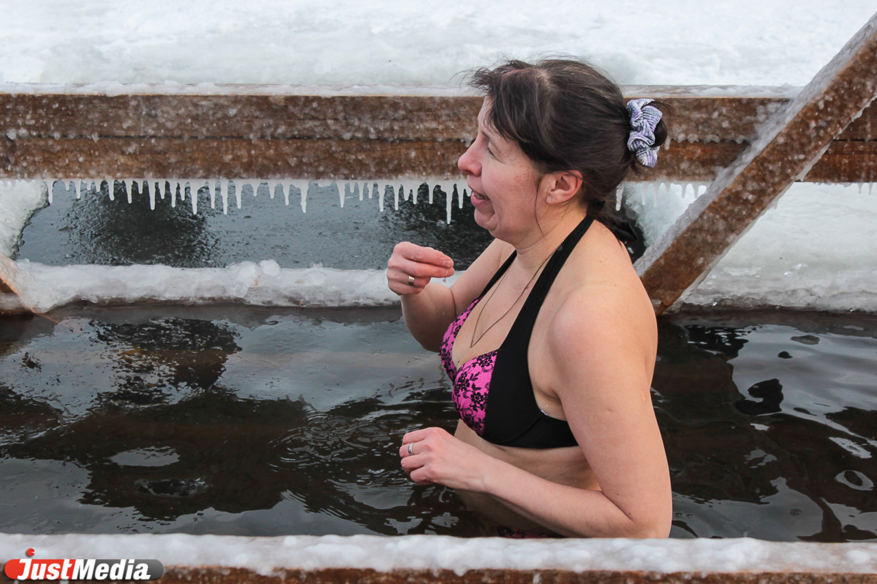 Из СИЗО в прорубь! Тушин и Высокинский приобщают Ковальчика к крещенским купаниям - Фото 3