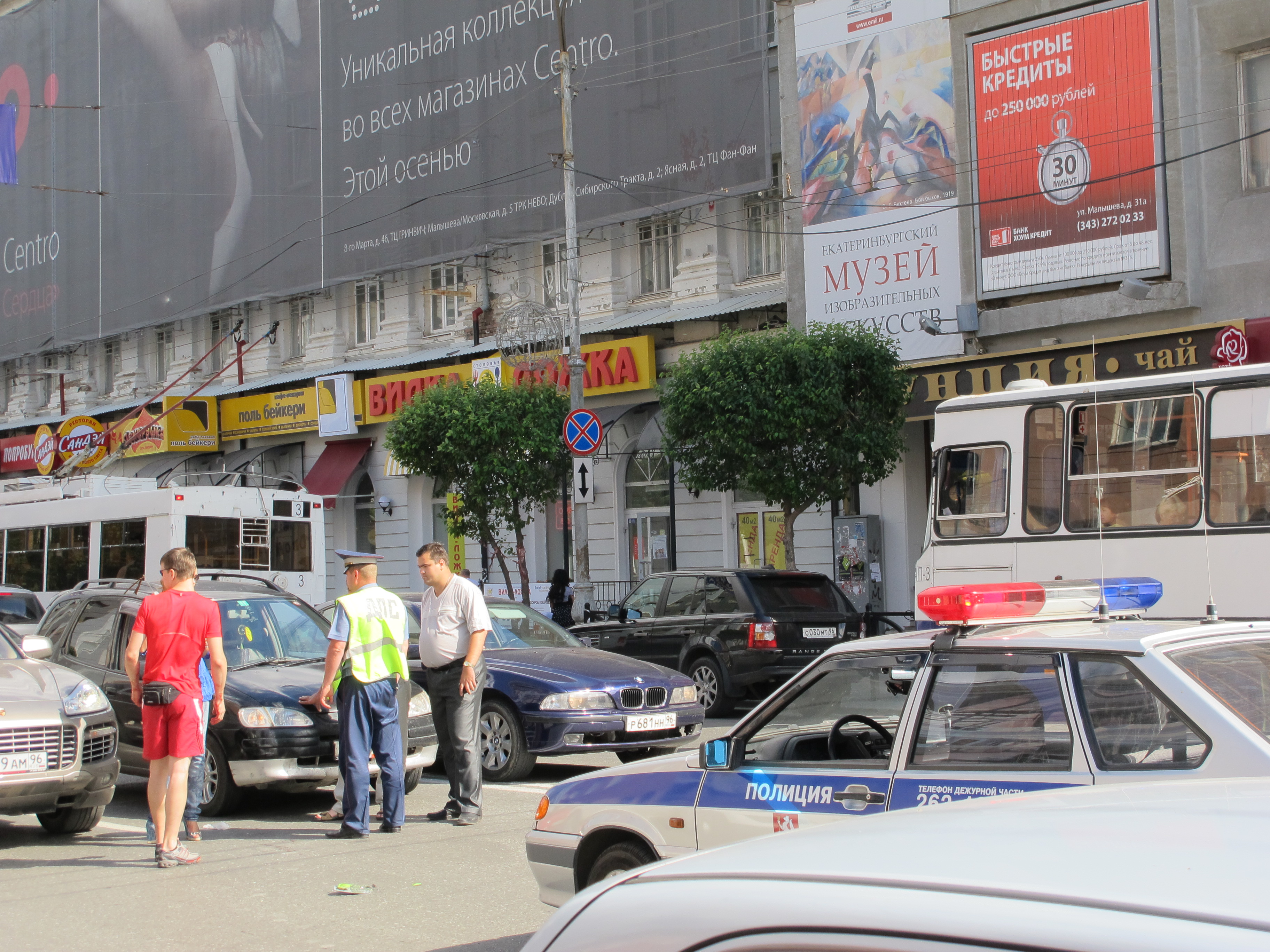 В центре Екатеринбурга водитель иномарки сбил молодую девушку - Фото 4