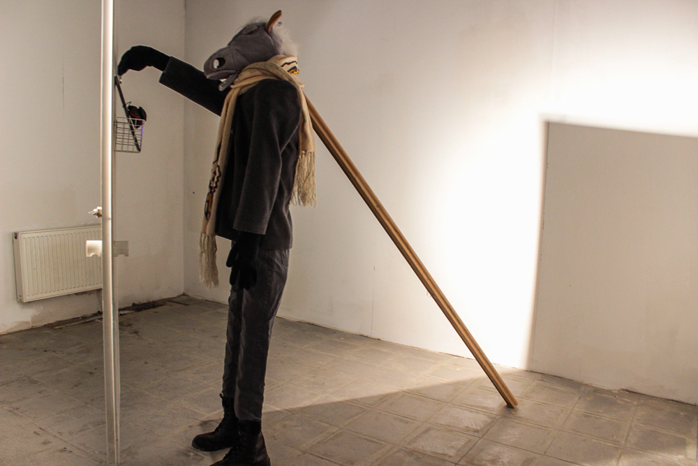 В компании коня в пальто и крокодила с Исети! Екатеринбуржцы примерили на себя творческий «Свитер» - Фото 3