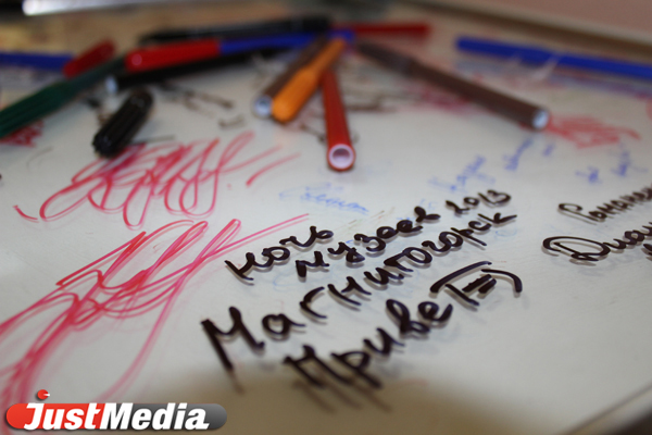 «Музейда тэн». В «Ночь музеев-2013» жители Екатеринбурга стали свидетелями боев, выстояли очереди к гадалкам и узнали чужие языки - Фото 6