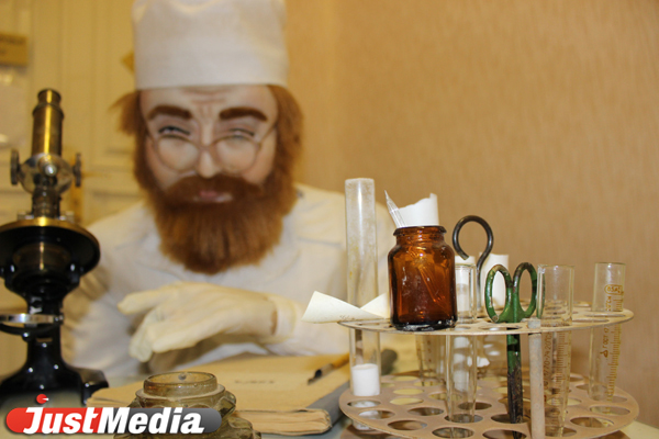 «Музейда тэн». В «Ночь музеев-2013» жители Екатеринбурга стали свидетелями боев, выстояли очереди к гадалкам и узнали чужие языки - Фото 5