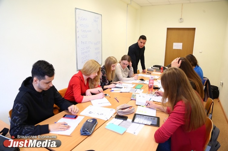 «Не понимаю, как вы едите суп с майонезом или сметаной». Преподаватель из Венесуэлы - о том, чем шокировал его Екатеринбург. СПЕЦПРОЕКТ - Фото 5