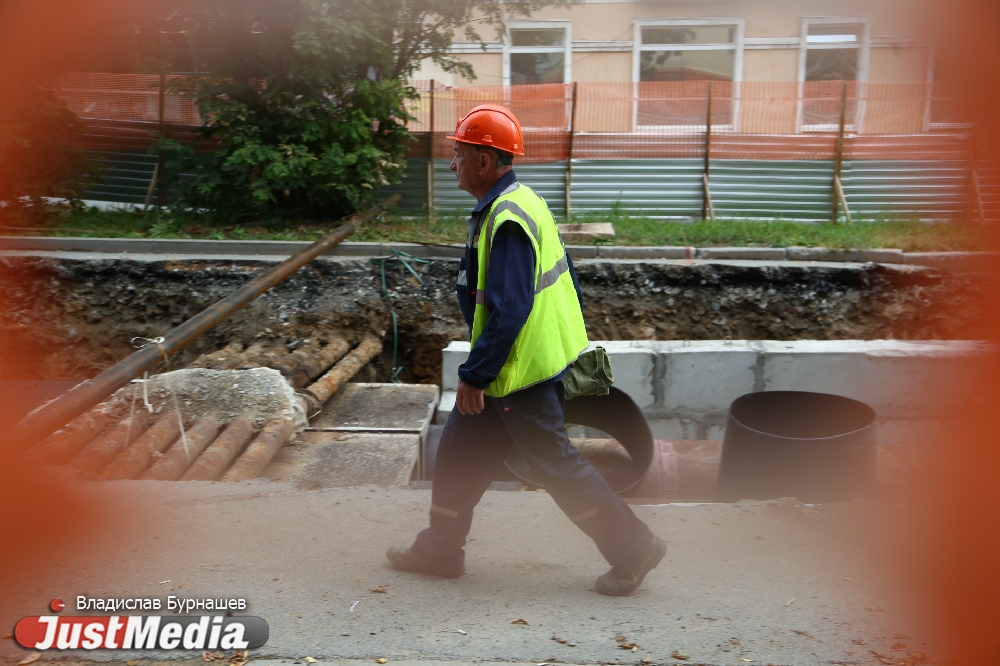 Ремонтники закрыли перекресток улиц Мамина-Сибиряка – Первомайская. ФОТО - Фото 5