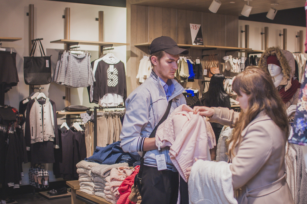 Шопоголики Екатеринбурга собрались в одном месте, чтобы приобрести любимые вещи с большими скидками  - Фото 3