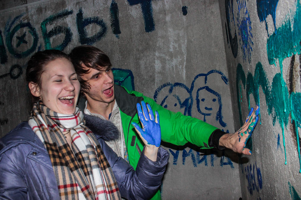 В компании коня в пальто и крокодила с Исети! Екатеринбуржцы примерили на себя творческий «Свитер» - Фото 4