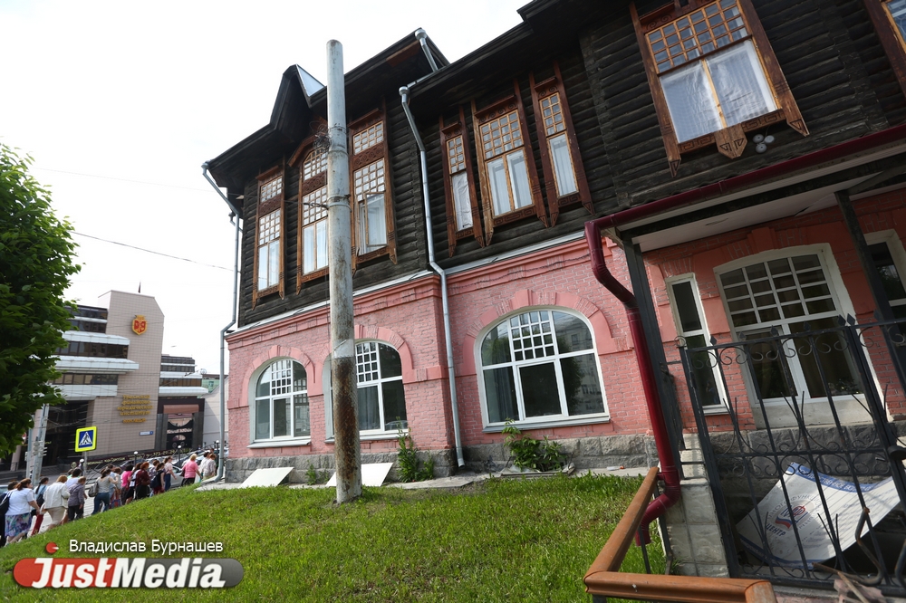 «Полное оживление, миловидные дамы, а какие магазины!». История Вознесенской улицы в Екатеринбурге - Фото 9