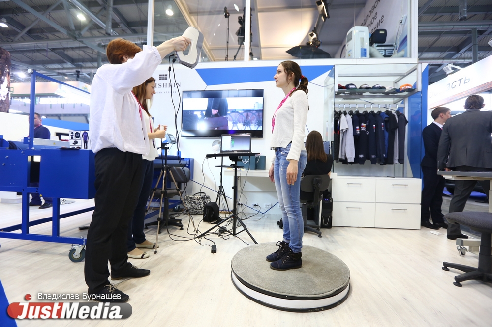 Сбиваем дронов-нарушителей и создаем собственные голограммы. Чем заняться на ИННОПРОМЕ-2017. ФОТО. ВИДЕО - Фото 9