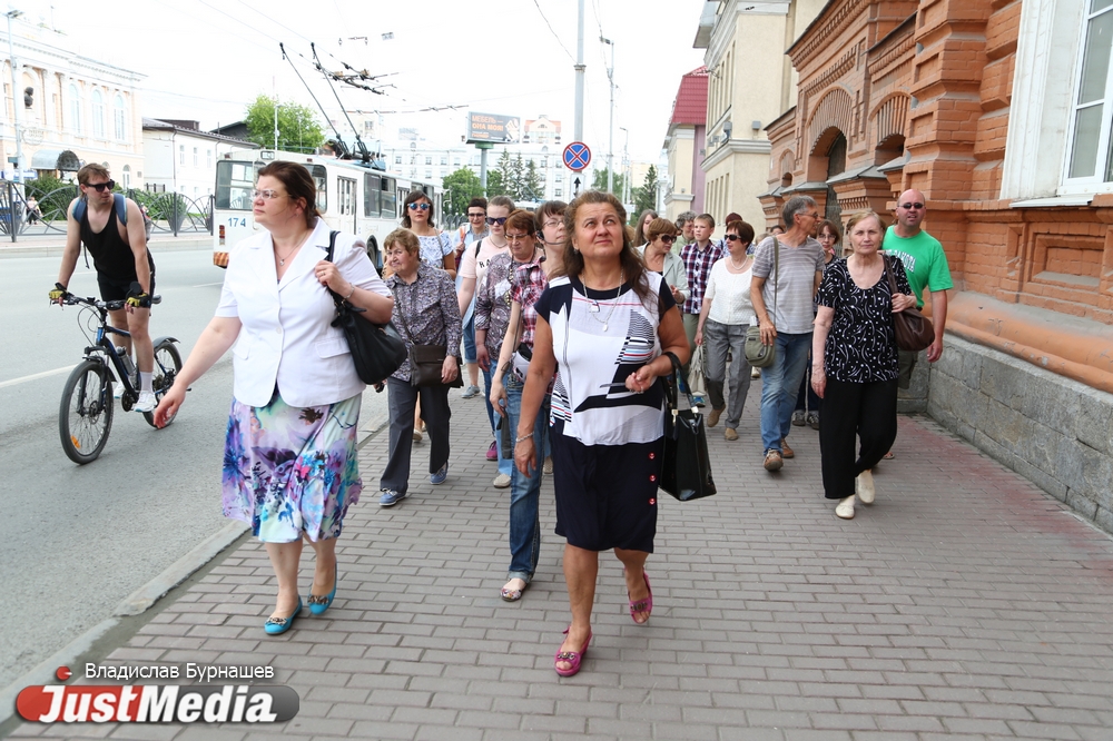 «Полное оживление, миловидные дамы, а какие магазины!». История Вознесенской улицы в Екатеринбурге - Фото 23