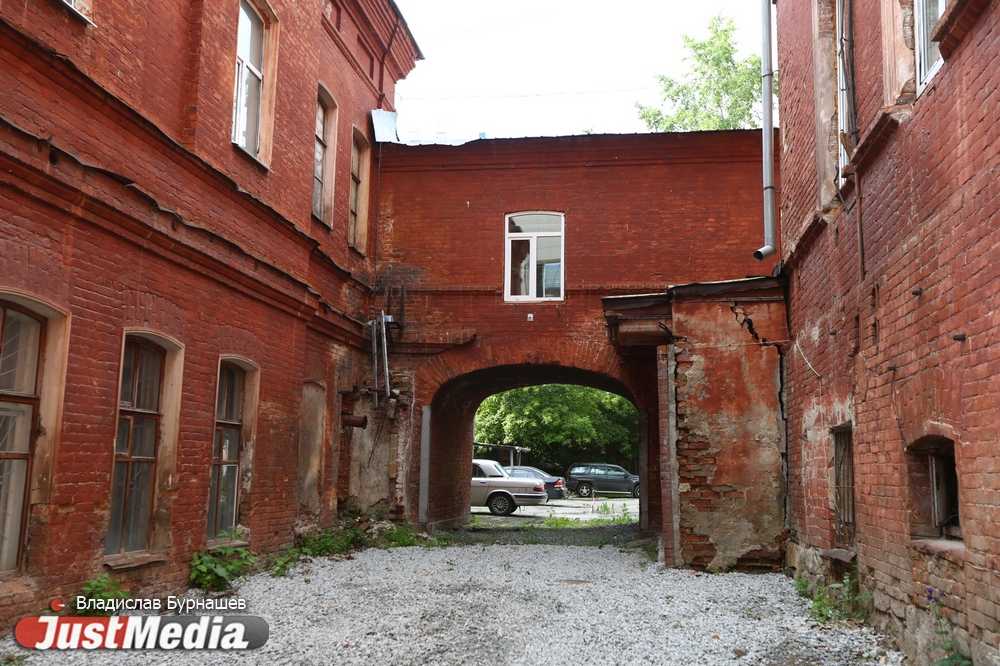 «Полное оживление, миловидные дамы, а какие магазины!». История Вознесенской улицы в Екатеринбурге - Фото 21
