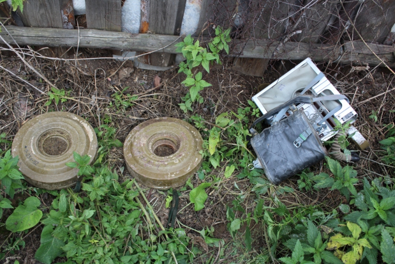 В поселке Октябрьском на приусадебном участке нашли мины - Фото 2