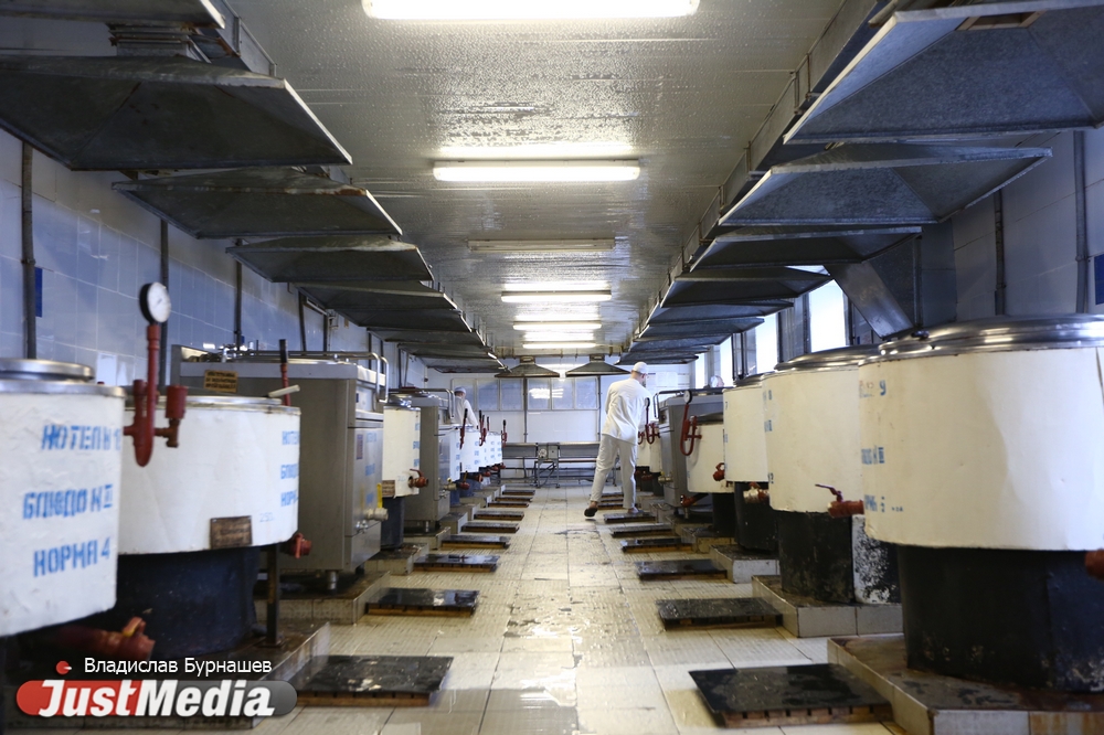 В обед - солянка, а вечером - турнир в футбол. Журналисты JustMedia попали в СИЗО-1, чтобы узнать, как там за решеткой. ФОТОРЕПОРТАЖ - Фото 7