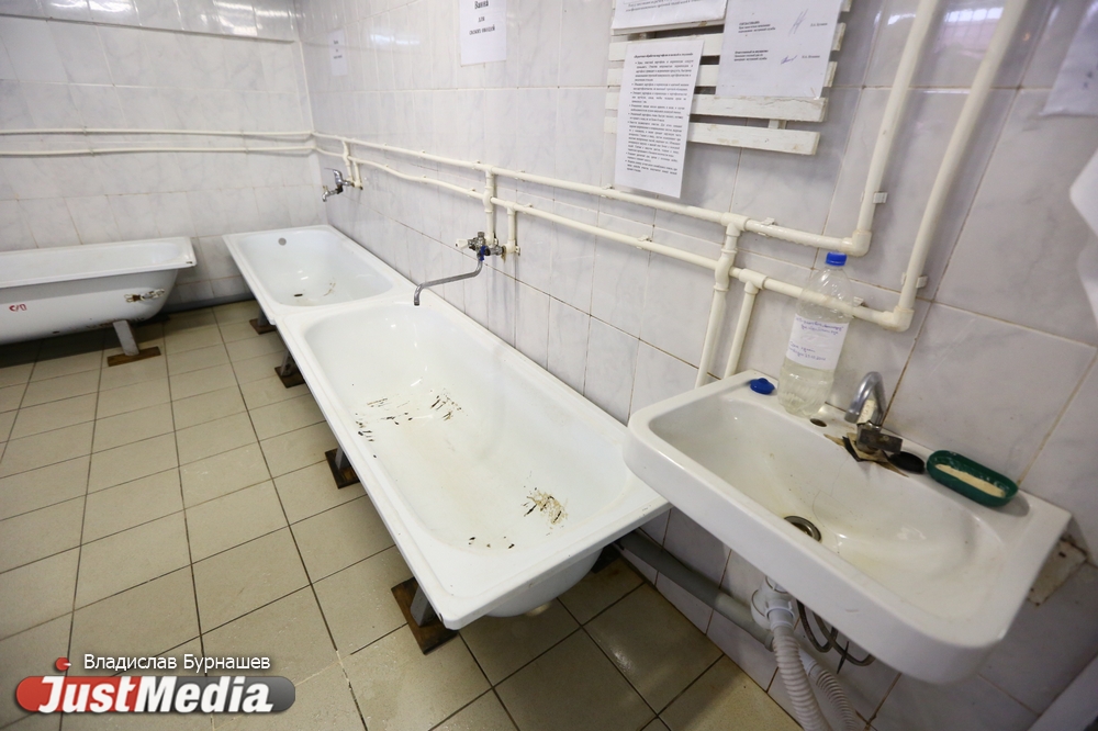 В обед - солянка, а вечером - турнир в футбол. Журналисты JustMedia попали в СИЗО-1, чтобы узнать, как там за решеткой. ФОТОРЕПОРТАЖ - Фото 10