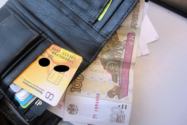 В центре Екатеринбурга пытались расплатиться гигантской «банковской карточкой» - Фото 5