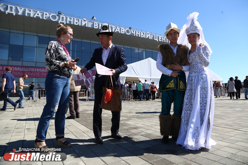 На ИННОПРОМ приехали молодожены из Кыргызстана - Фото 2