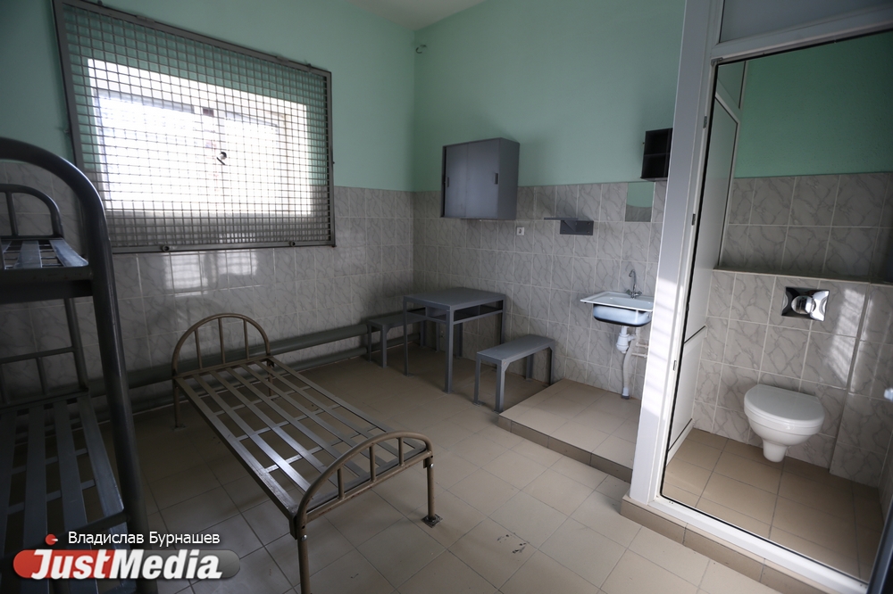 В обед - солянка, а вечером - турнир в футбол. Журналисты JustMedia попали в СИЗО-1, чтобы узнать, как там за решеткой. ФОТОРЕПОРТАЖ - Фото 19