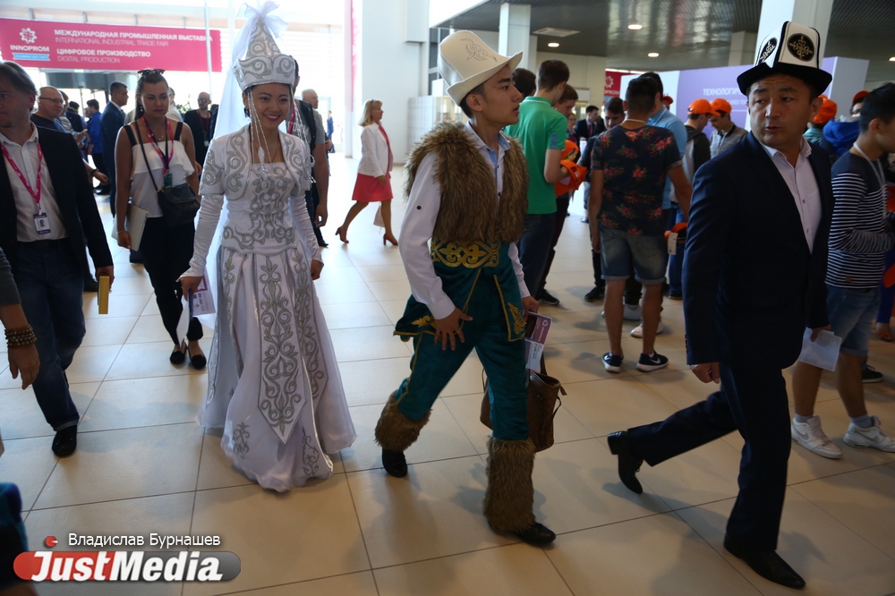 На ИННОПРОМ приехали молодожены из Кыргызстана - Фото 3