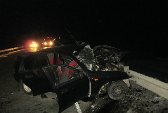 На трассе Екатеринбург—Тюмень в лобовом столкновении с иномаркой погиб водитель «ЗАЗа» и пострадал маленький ребенок - Фото 2