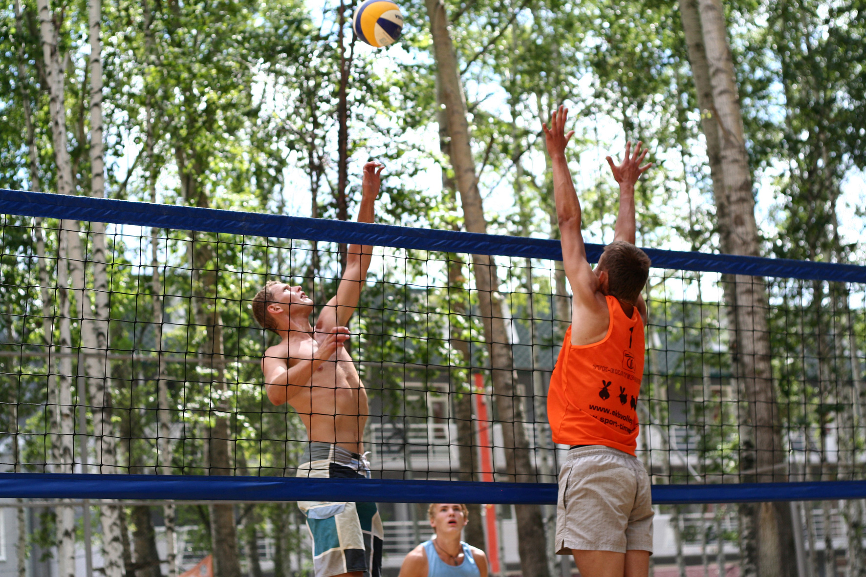 В Екатеринбурге разыграли награды чемпионата Свердловской области по пляжному волейболу - Фото 2