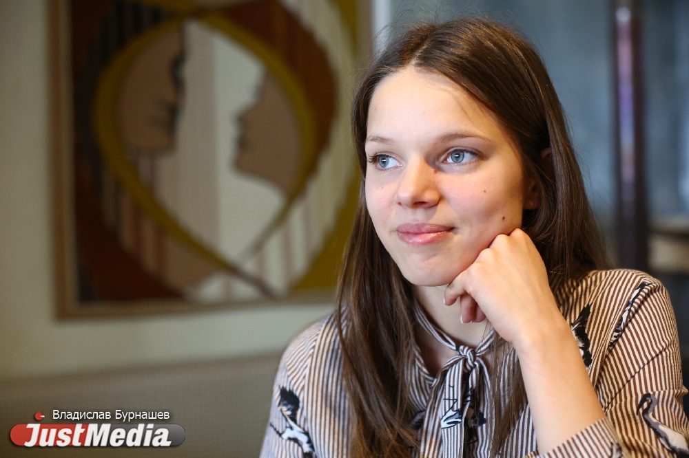 Вязали, чтобы прокормиться, а теперь, вдохновляясь Gucci, одевают хипстеров. Бабушки со спицами запустили на Урале новый бренд. СПЕЦПРОЕКТ - Фото 12