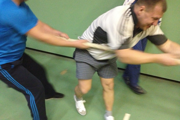 Сотрудники полиции в преддверии Дня защитника Отечества демонстрировали силу, ловкость и меткость - Фото 3