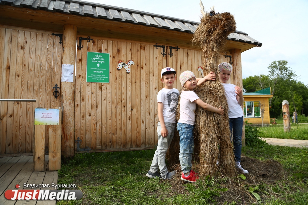 Дом медведя, дворец Хозяйки Медной горы и башня Рапунцель. Смотрим с JustMedia новинки в Парке Сказов. ФОТО - Фото 28