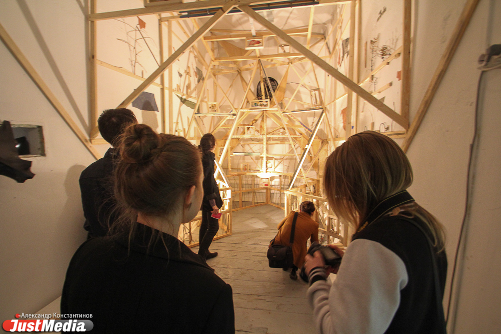 Прикоснуться к прекрасному, поиграть на редких музыкальных инструментах и почувствовать себя футболистом можно было на «Ночи музеев» - Фото 7