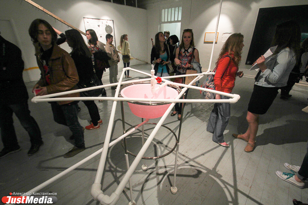 Герои рунета, коммунальный авангард и загадочное современное искусство удивляли екатеринбуржцев в «Ночь музеев» - Фото 7