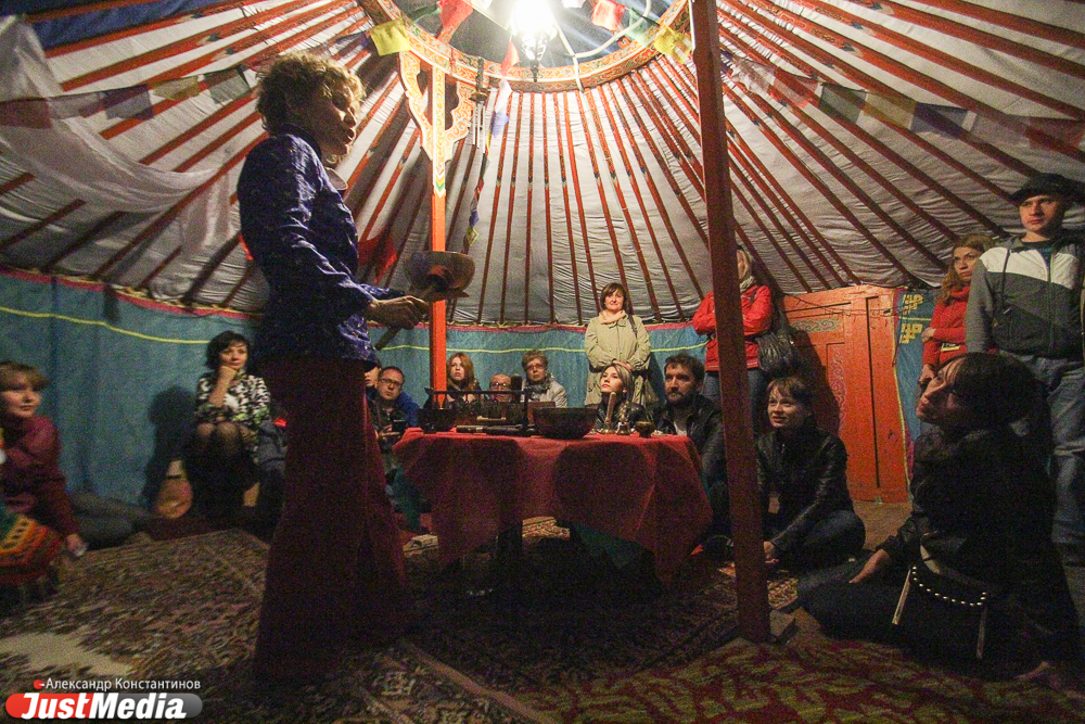 Герои рунета, коммунальный авангард и загадочное современное искусство удивляли екатеринбуржцев в «Ночь музеев» - Фото 9