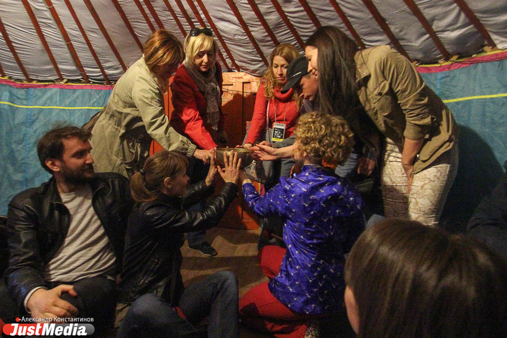 Герои рунета, коммунальный авангард и загадочное современное искусство удивляли екатеринбуржцев в «Ночь музеев» - Фото 10