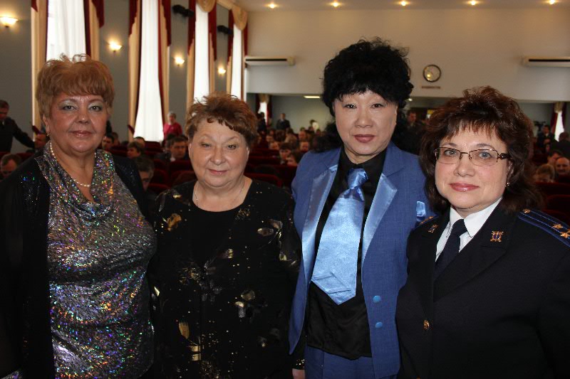 Полицейские следователи получили к юбилею службы награды и памятную книгу - Фото 6