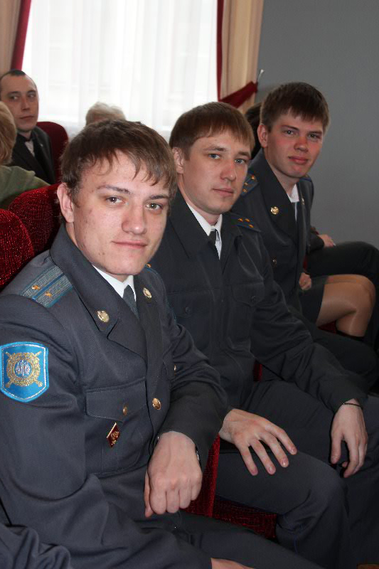 Полицейские следователи получили к юбилею службы награды и памятную книгу - Фото 5