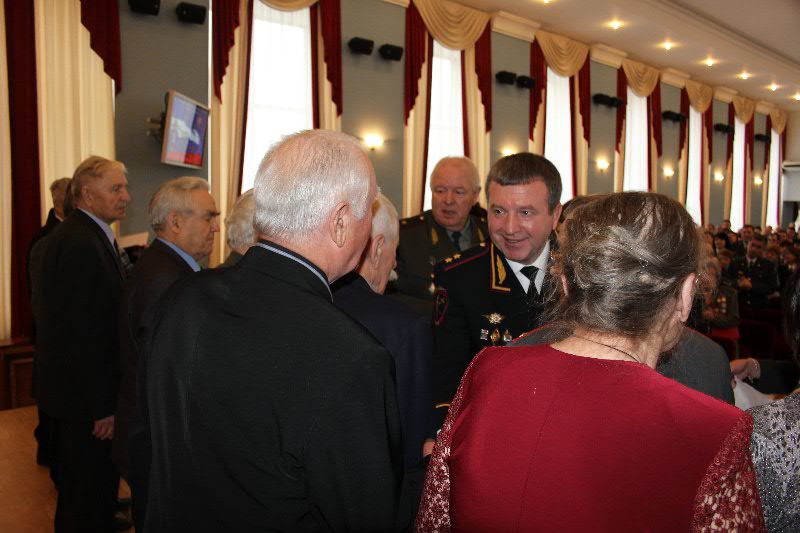 Полицейские следователи получили к юбилею службы награды и памятную книгу - Фото 2