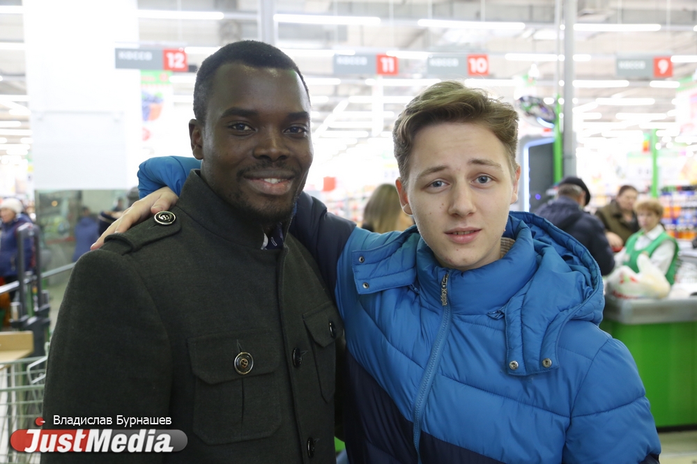 Екатеринбургские продавцы готовы общаться с иностранцами только через онлайн-переводчик. ВИДЕО - Фото 7