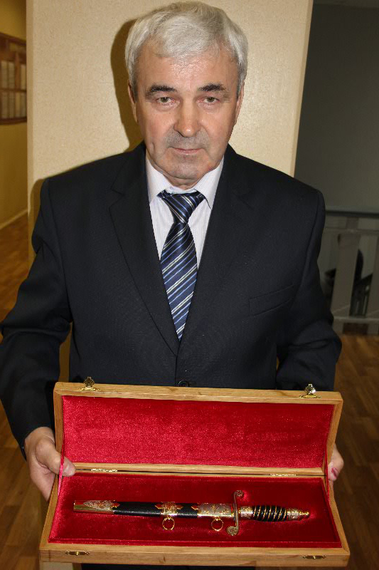 Полицейские следователи получили к юбилею службы награды и памятную книгу - Фото 4