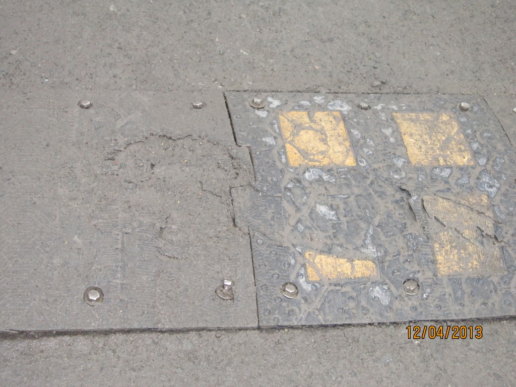 Пути ада: жители микрорайона Кольцово вынуждены ходить по дороге из плит, у которой есть начало, но нет конца - Фото 7