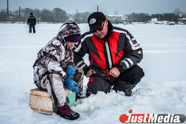 Организаторы первого в Екатеринбурге фишмоба проверили Верх-Исетский пруд - Фото 3