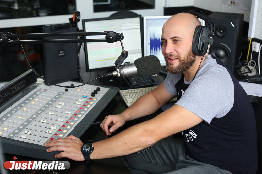 Сегодня в Екатеринбурге +2 и без осадков. Ведущий Александр Морозов: «Мне нравится сухая осень. В это время года я чувствую себя даже лучше, чем в жару или стужу». ФОТО, ВИДЕО - Фото 4