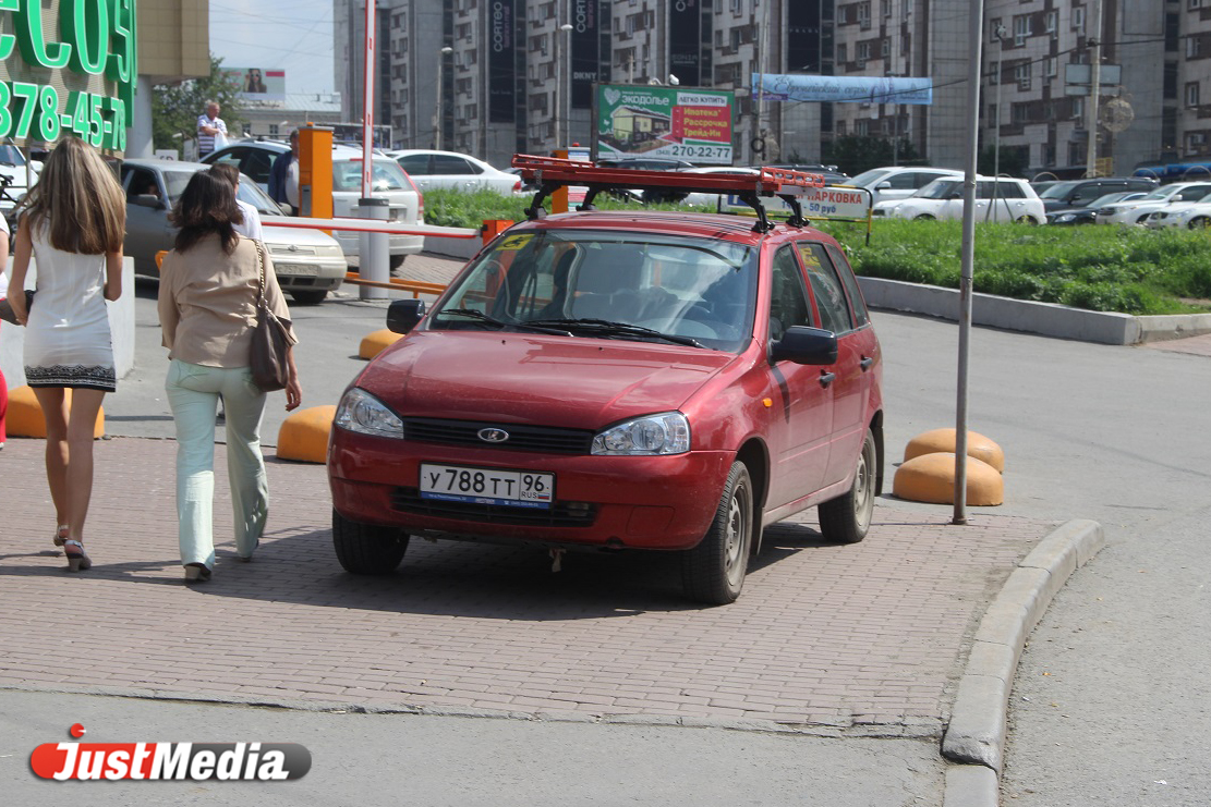 Система не работает. ГИБДД отказалась массово штрафовать нарушителей парковки - Фото 9