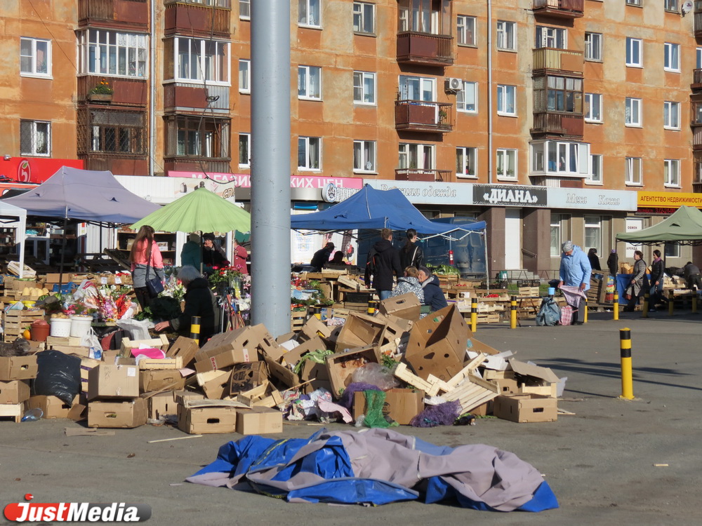 «Крыша была всегда!». JustMedia.ru выяснил, по каким правилам живет нелегальная уличная торговля в Екатеринбурге. СПЕЦПРОЕКТ - Фото 5